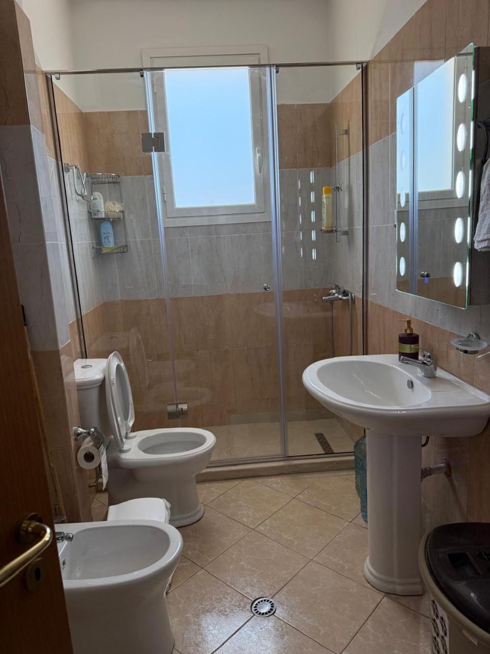 Sea Scape Apartment Vlore Bagian luar foto